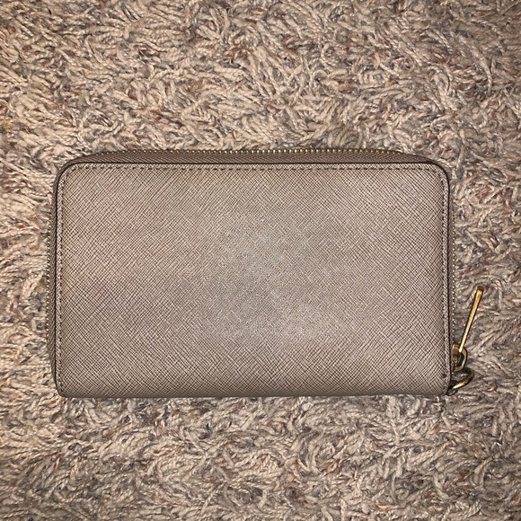 SOLD // Michael Kors Medium Sized Tan Wallet - Picture 6 of 6